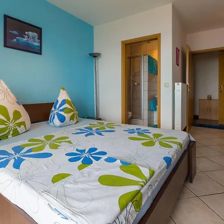 Appartamento Tolle Mit Pool, Meerblick, 750 Meter