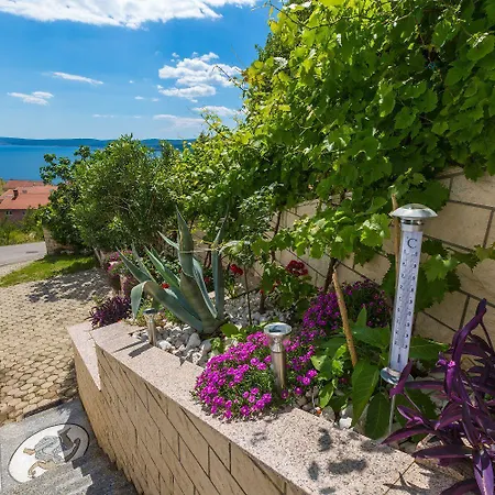 Tolle Mit Pool, Meerblick, 750 Meter Crikvenica